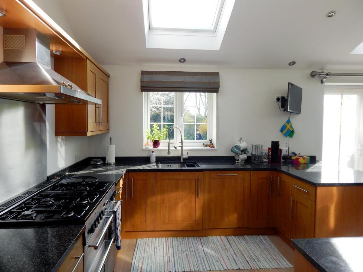 Luxurious 3 Bedroom House For Families, Corporate Stay With Gardens And Parking Cambridge  Exterior photo